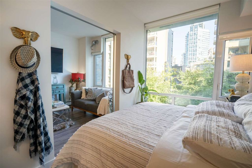 listing image 1101467717540191838