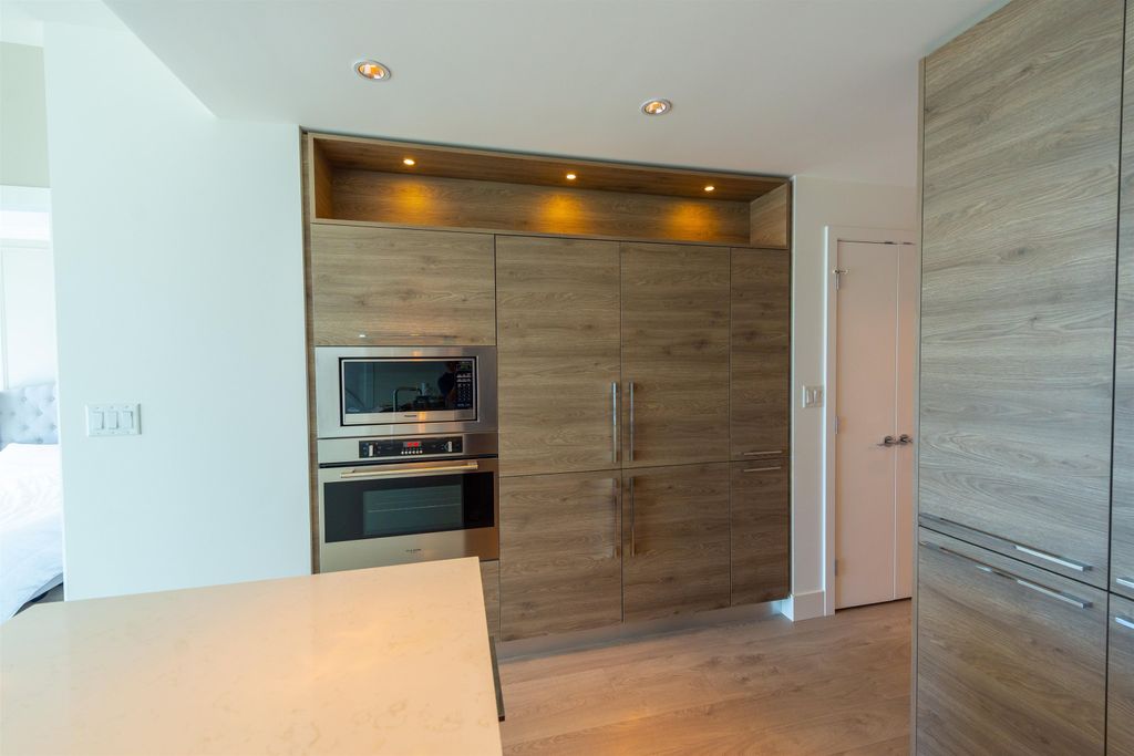 listing image 1104877165624075879