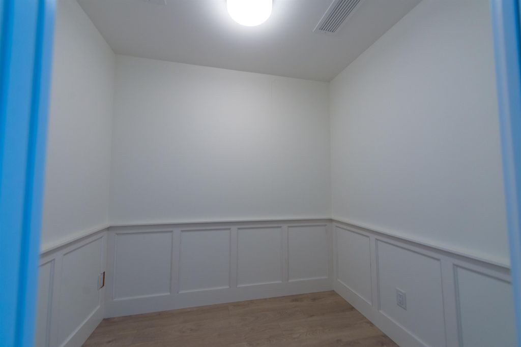listing image 1103421379228855057