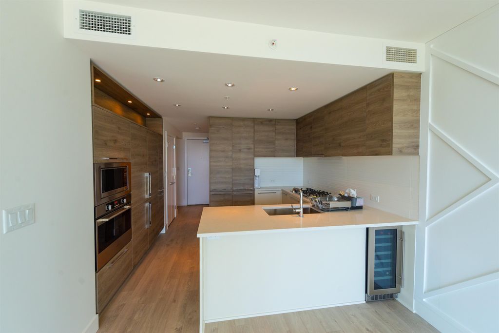 listing image 1102250880803415992