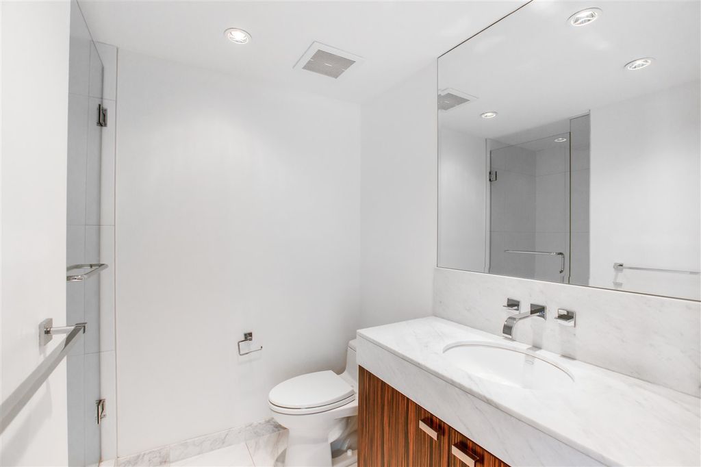 listing image 1100762848193605916