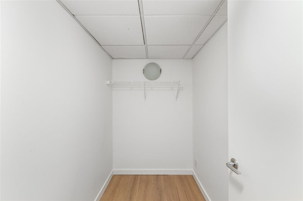 listing image 1104953392500949830