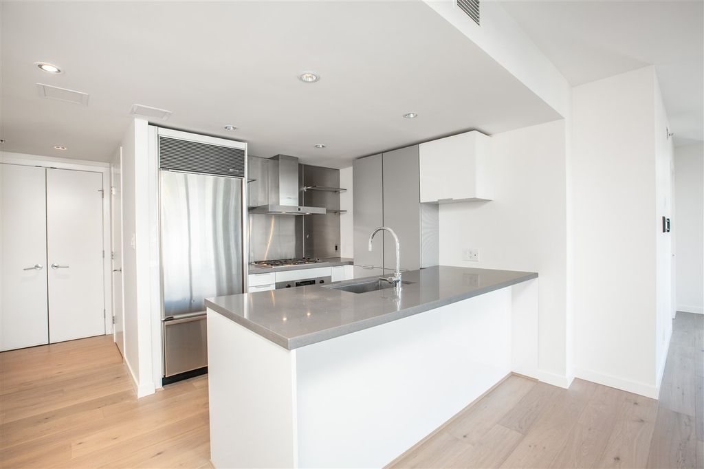 listing image 1100223218943011053