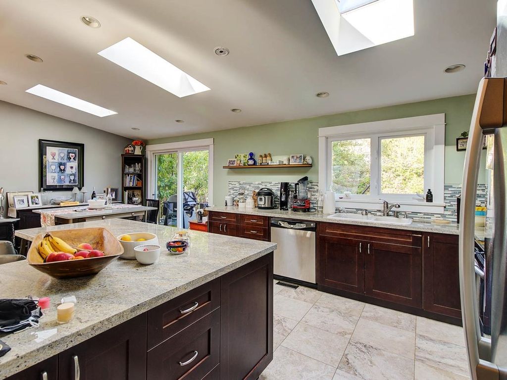 listing image 1104319180498284816