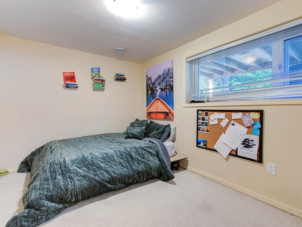 listing image 1106786331542091920