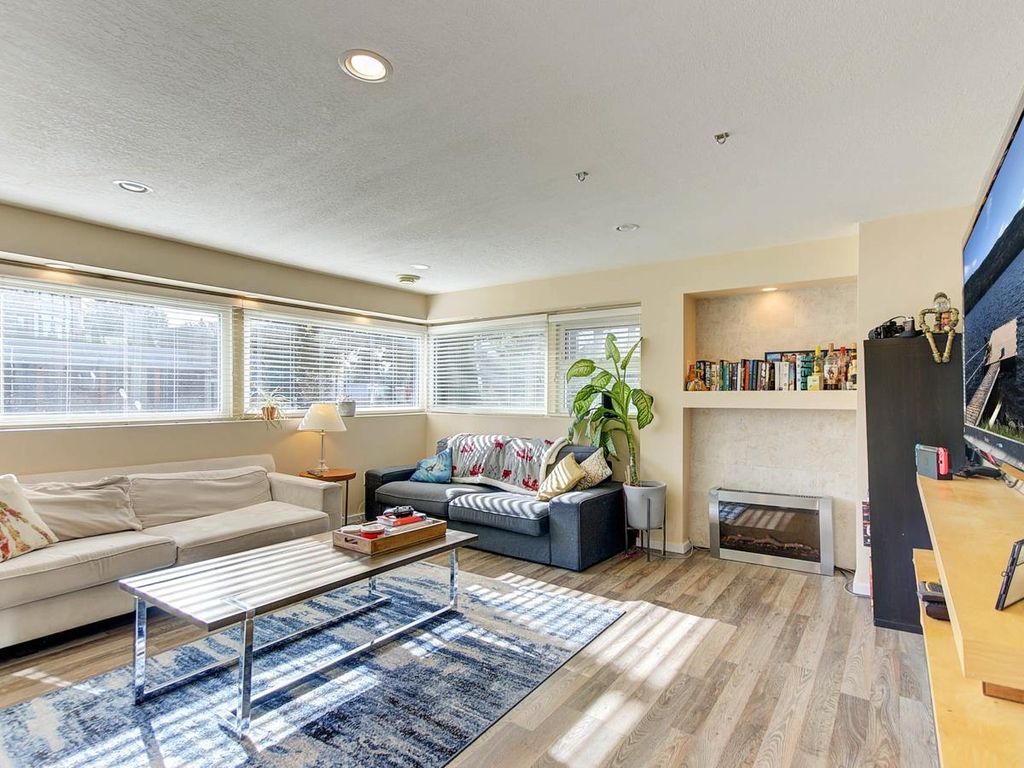 listing image 1100077635742774922
