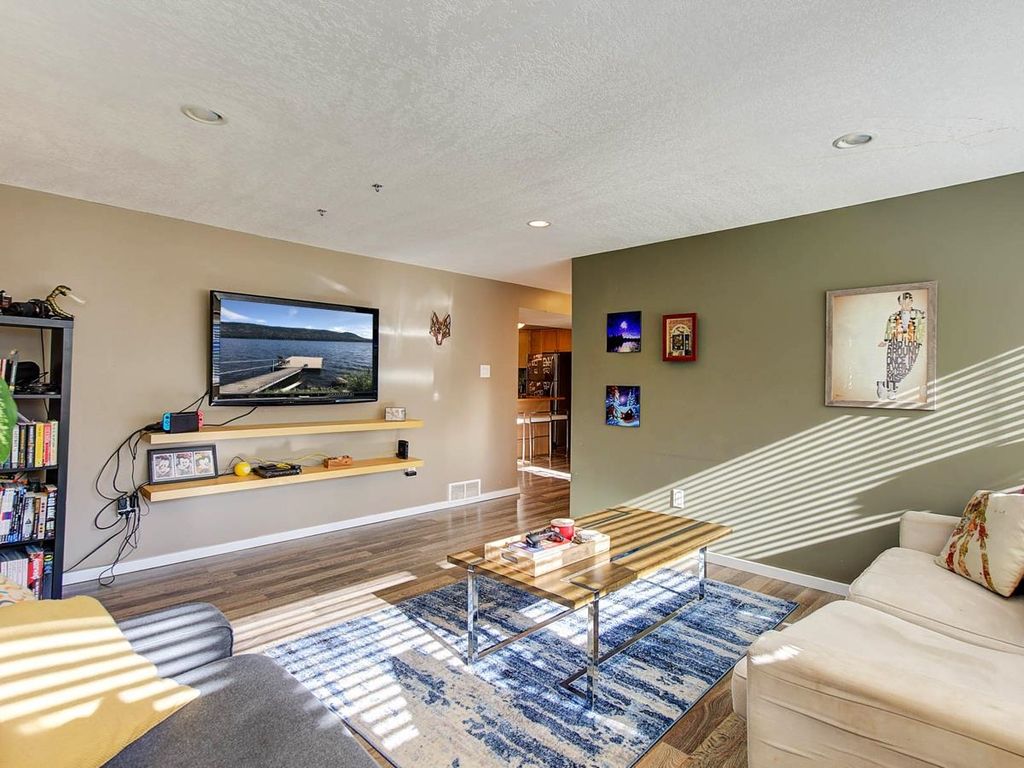 listing image 1101319212477433478
