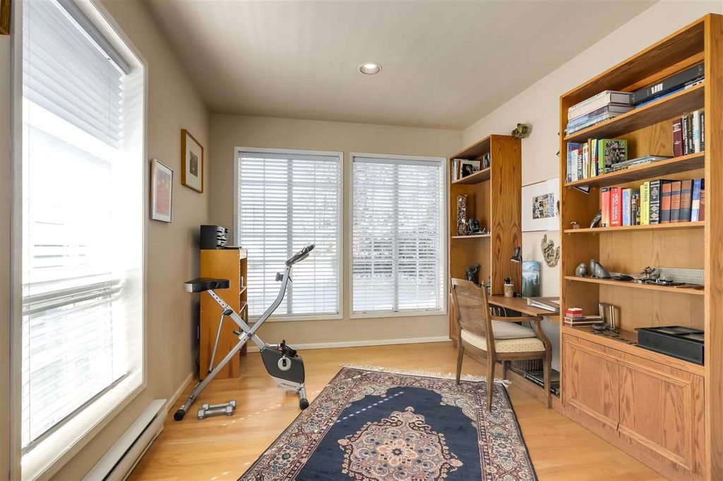 listing image 1102790307258702744