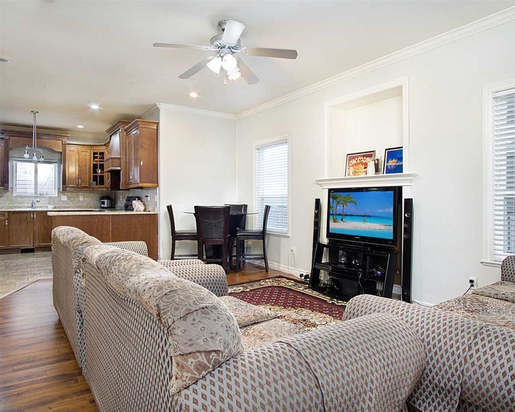 listing image 1103549238453930602