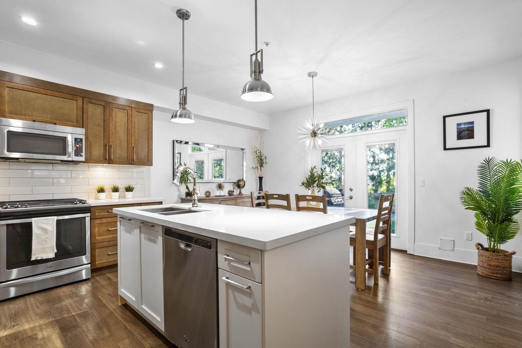 listing image 1102565330396573714