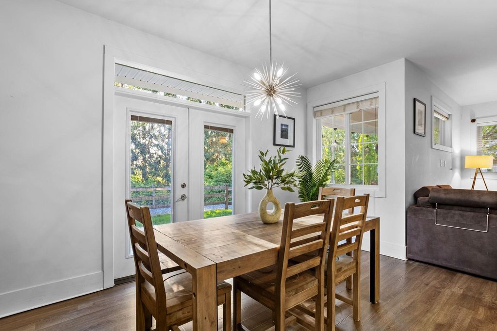 listing image 1106682704952012799
