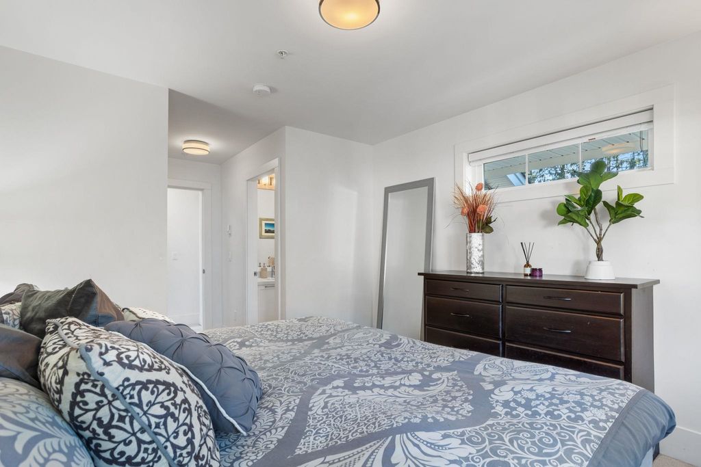 listing image 1104383516206571282