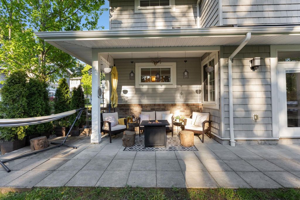 listing image 1102289492240992159