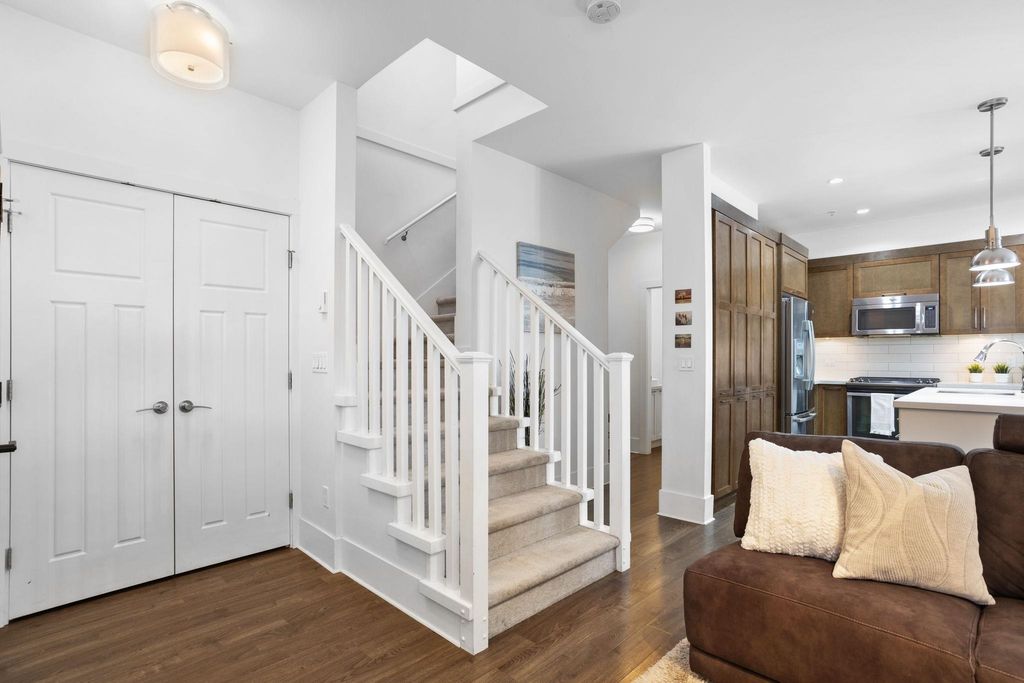listing image 1107644768860636377