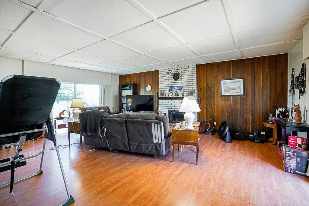 listing image 1109481801366735136