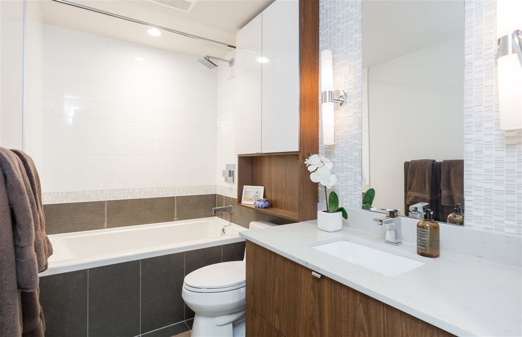 listing image 1100772631440594856