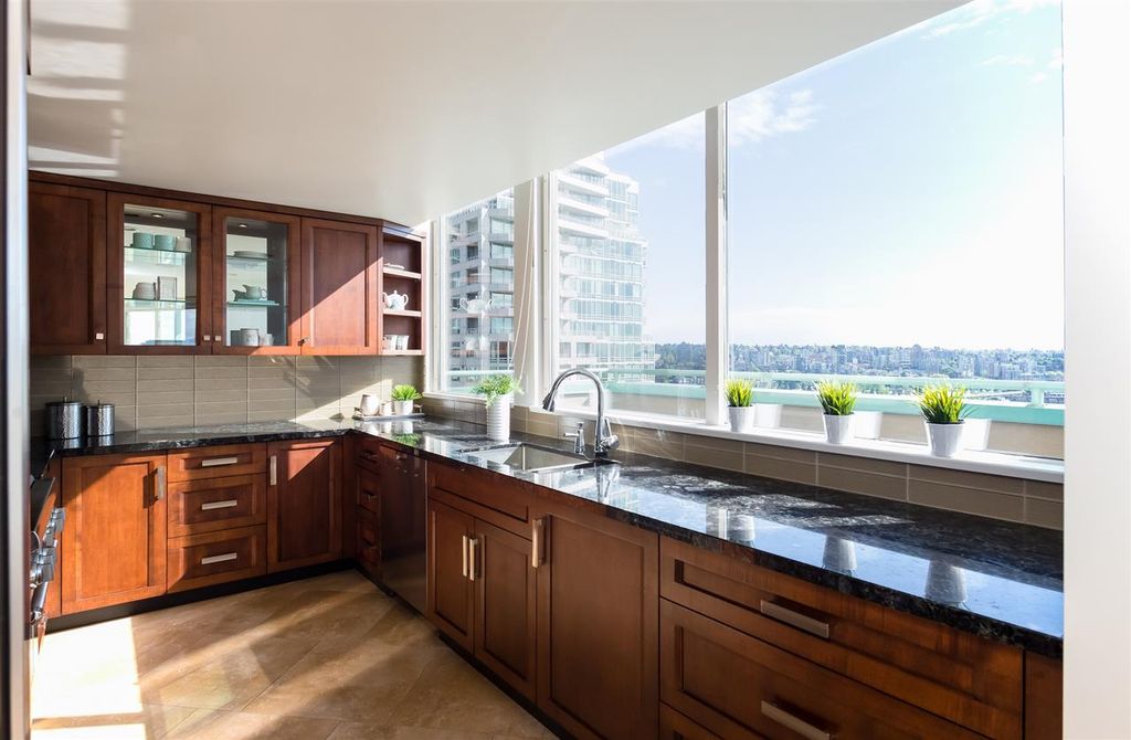 listing image 1104501188134070847