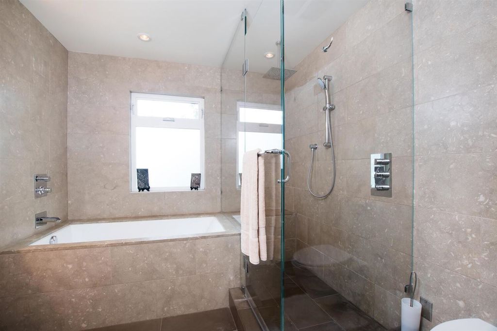 listing image 1104118096499424871