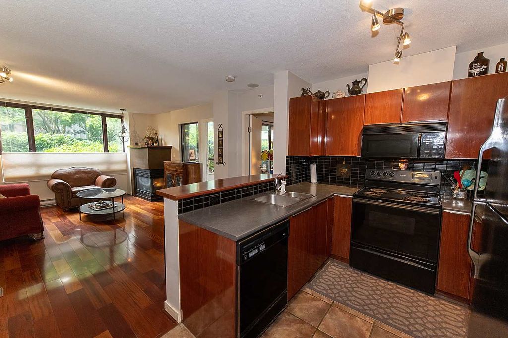 listing image 1109276750659175619