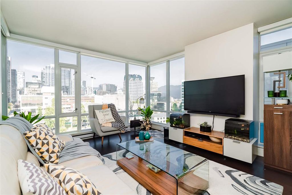 listing image 1103145915739552058