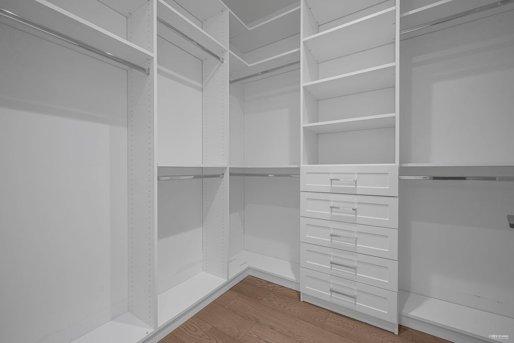 listing image 1105687419751822862