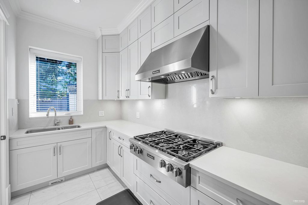 listing image 1105757026773121472