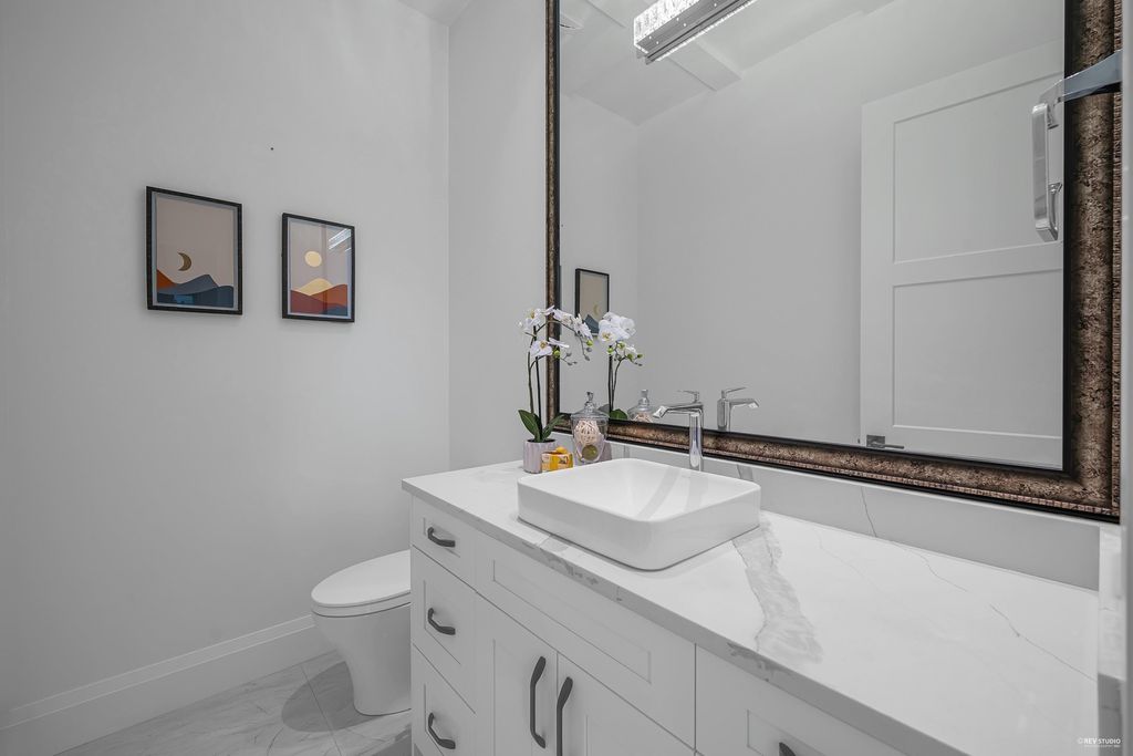 listing image 1102449230181766404