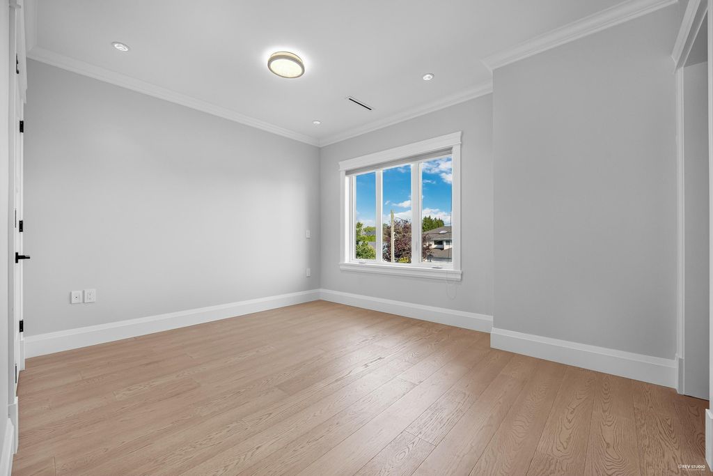 listing image 1103794738511818172