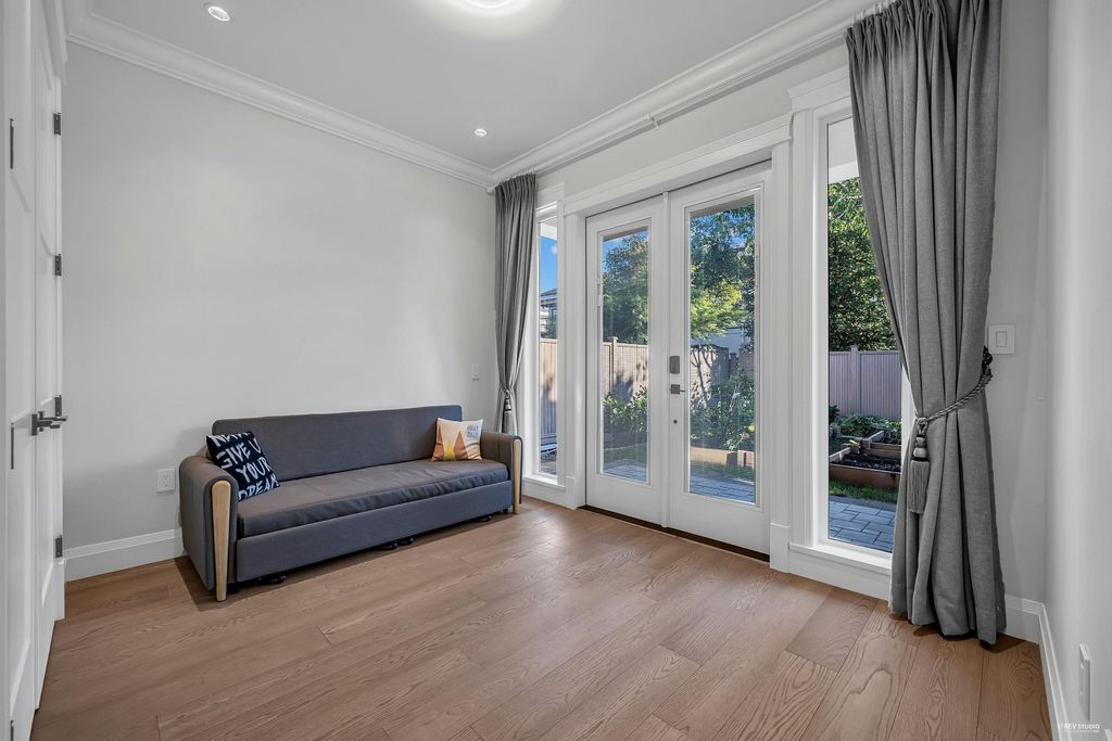 listing image 1102736601909504607