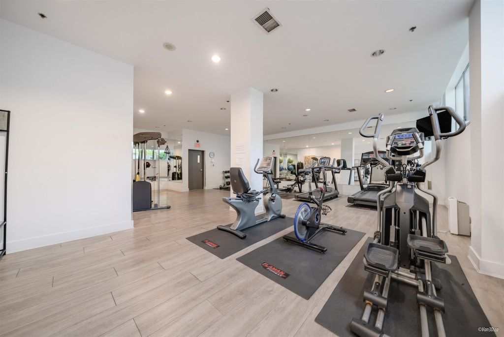 listing image 1109881572879258119