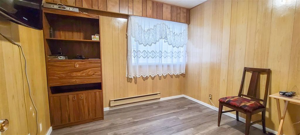 listing image 1104633070279439999