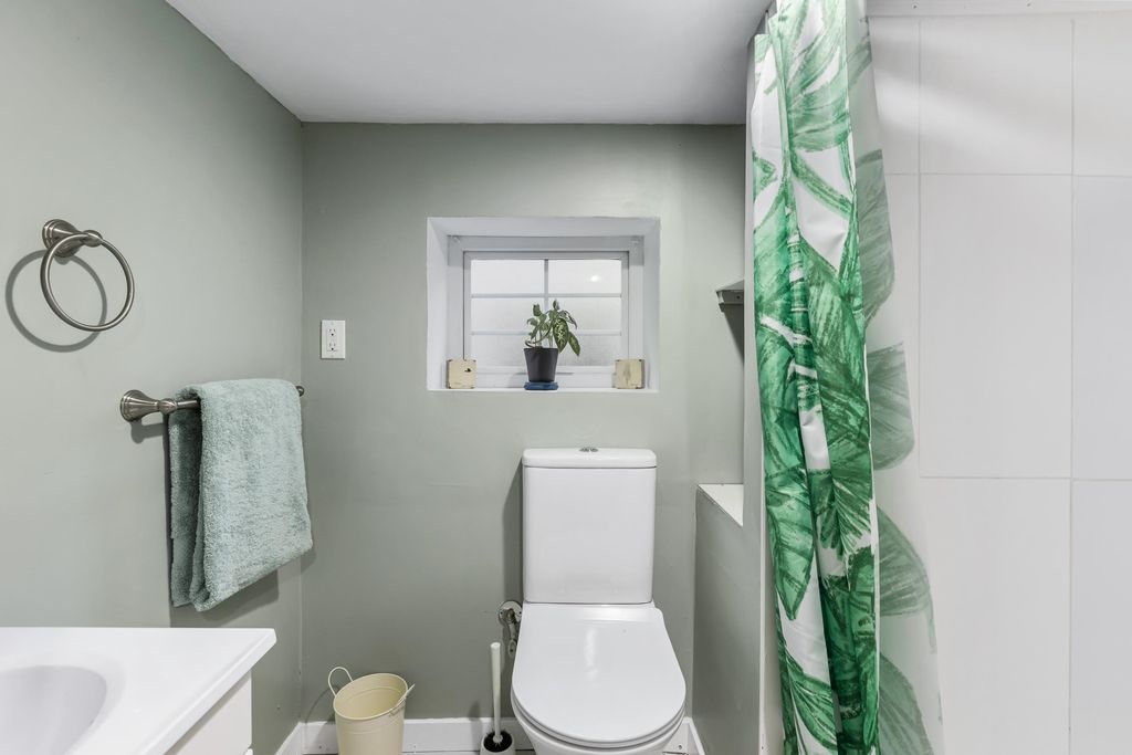 listing image 1104947941972429890