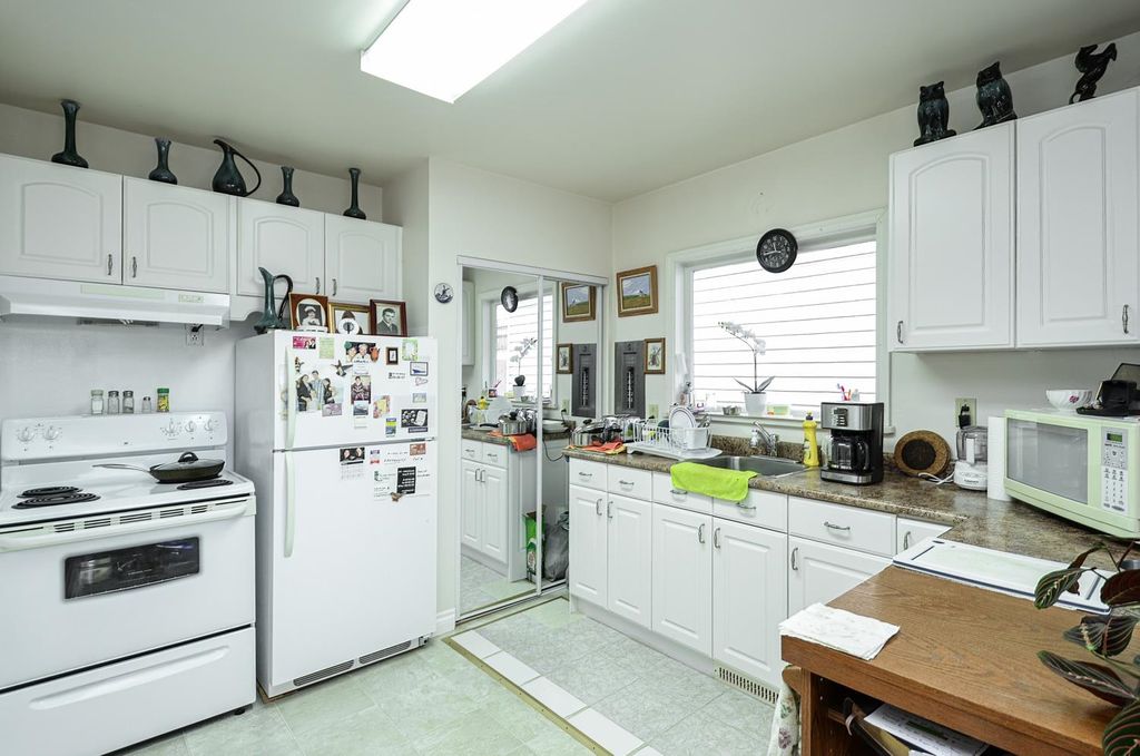 listing image 1102171846443197354