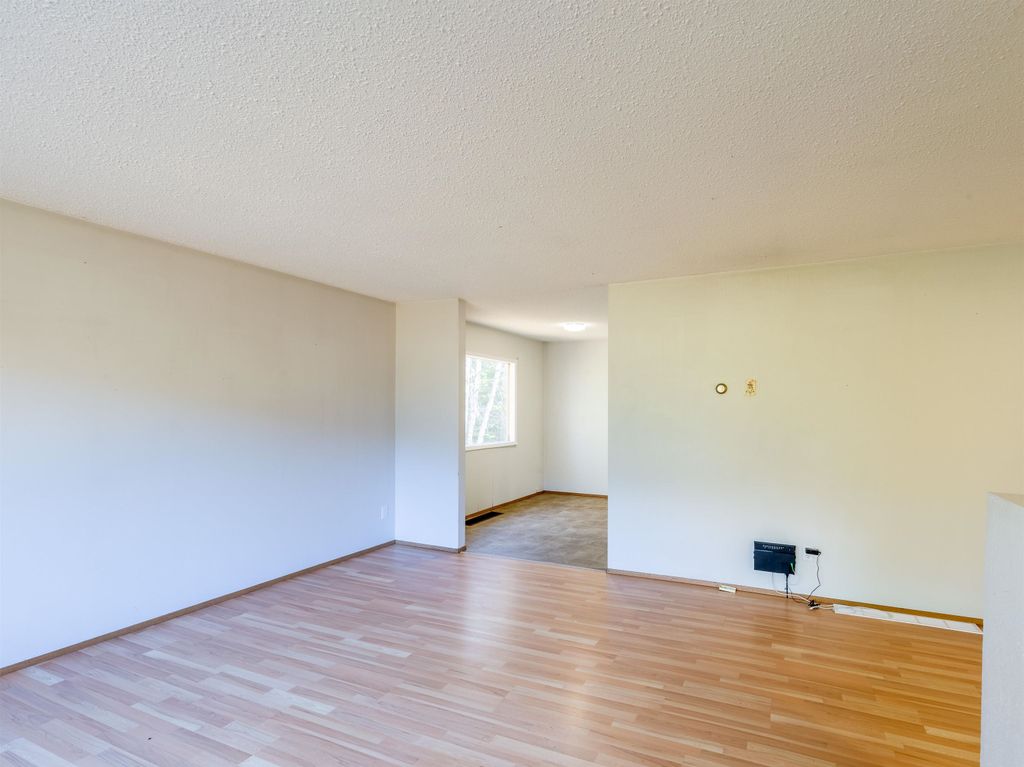 listing image 1103961308509332531