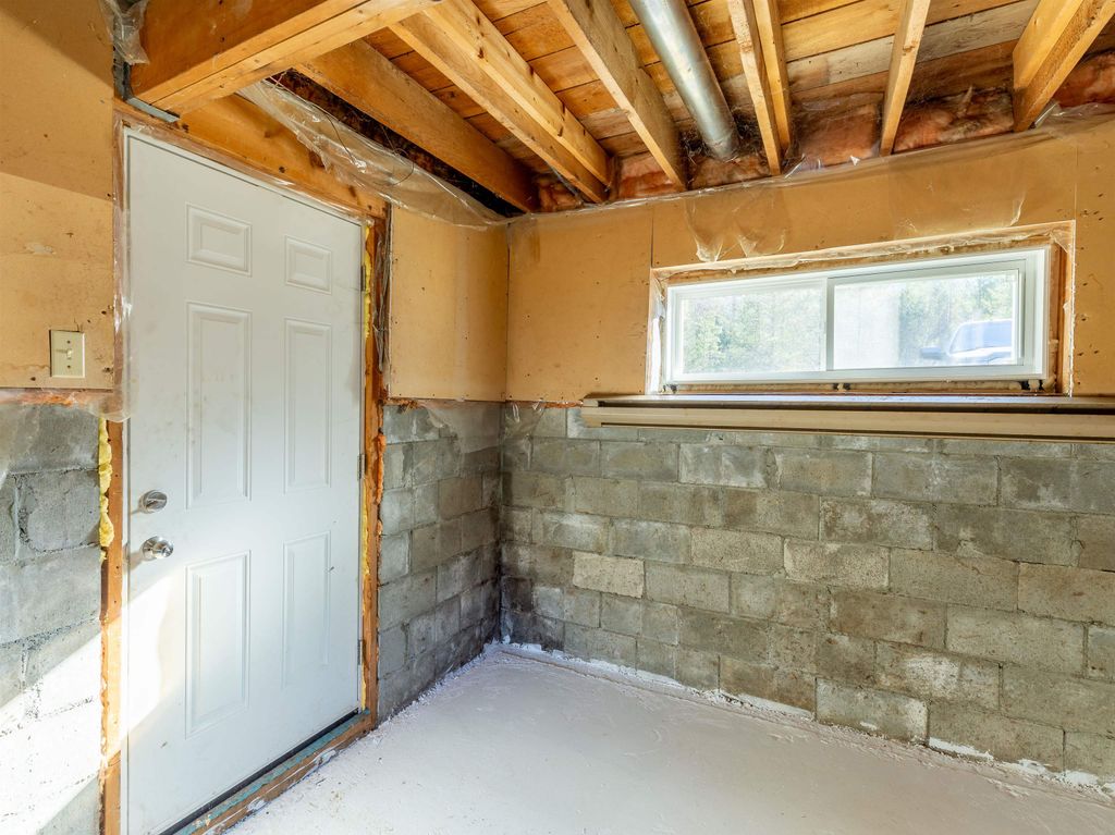 listing image 1102144014126579395