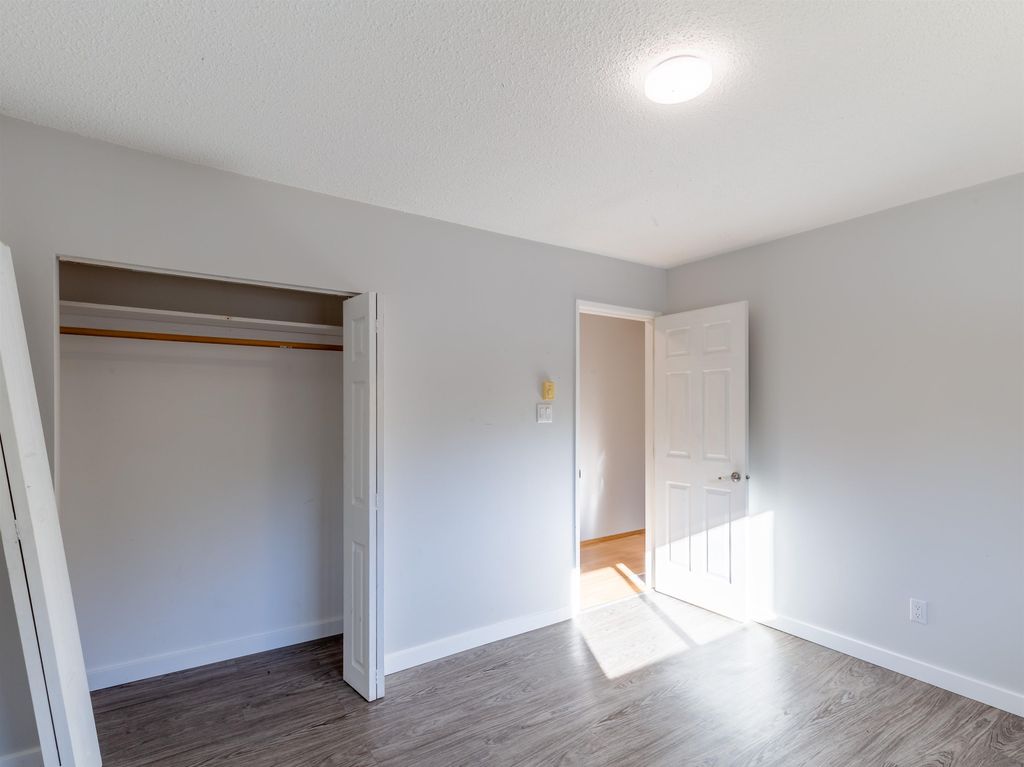 listing image 1108989558153631229