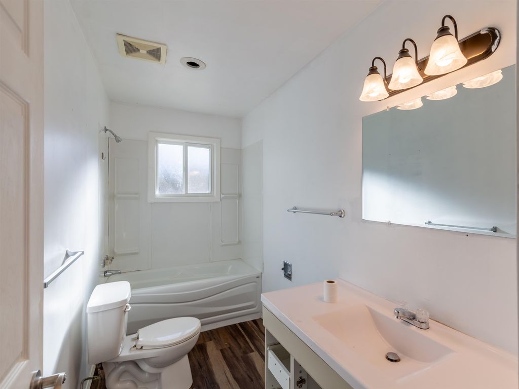 listing image 1108264192865294399