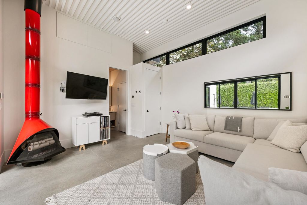 listing image 1104874250029167968