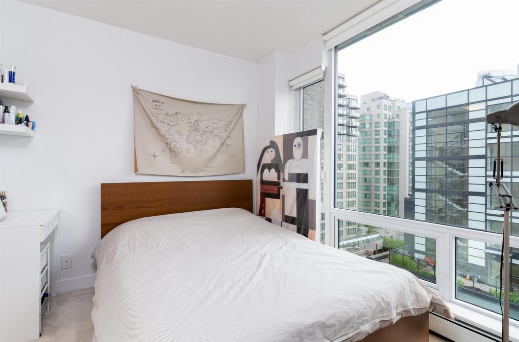 listing image 1109351581466472799