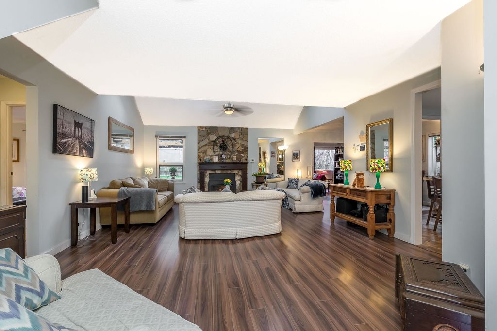 listing image 1106511202424072100