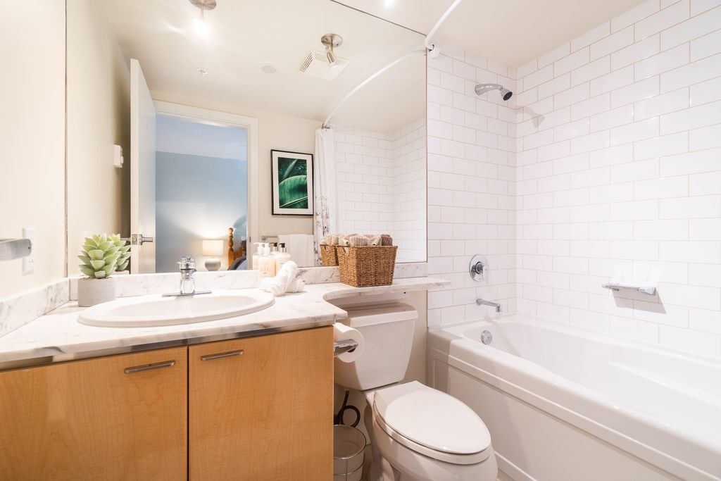 listing image 1104806280232581536