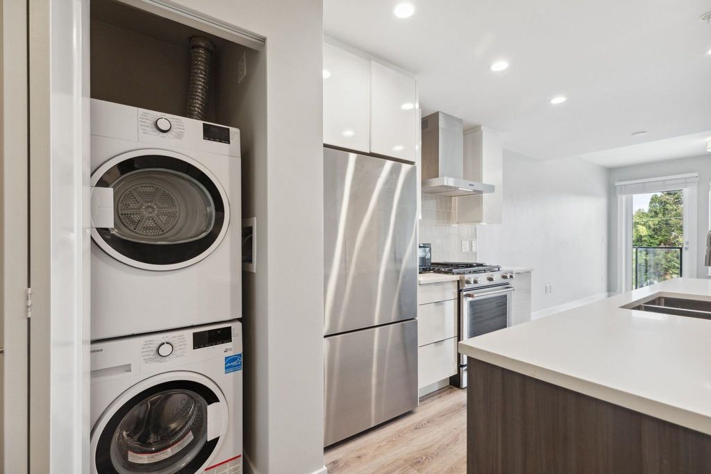 listing image 1106242655086492731