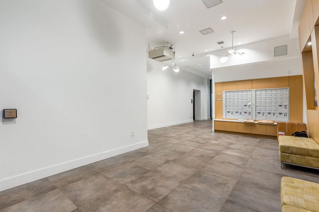 listing image 1105257162911800831