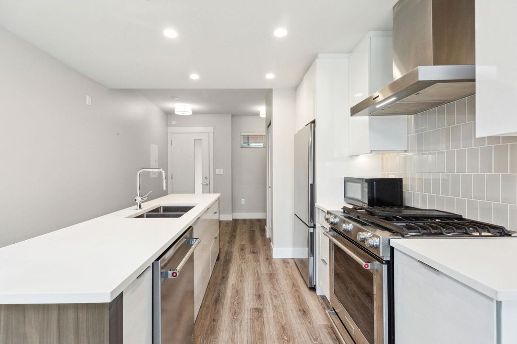 listing image 1100333559659559118