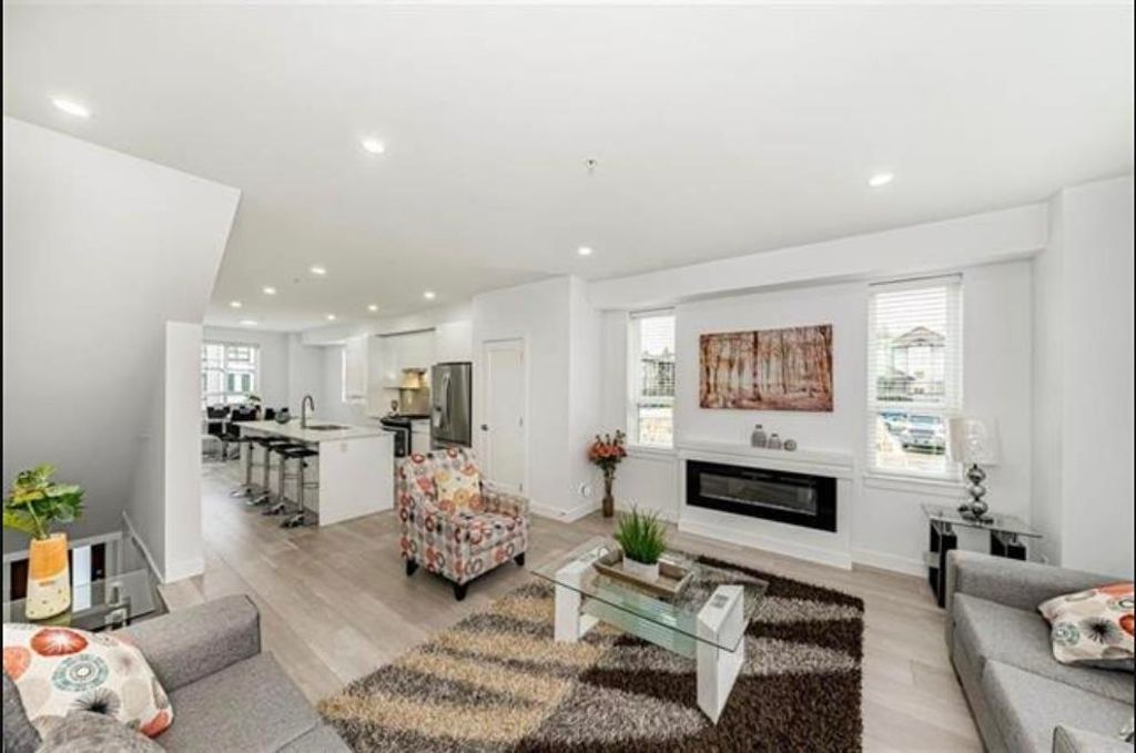 listing image 1105717625596796326