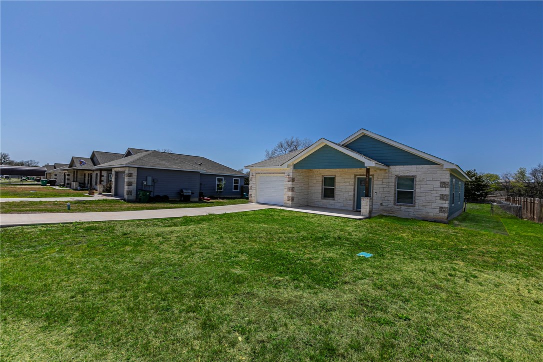 102 Ave B, Moody, Texas image 5