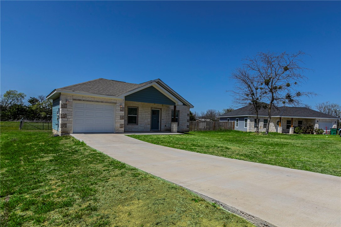 102 Ave B, Moody, Texas image 2