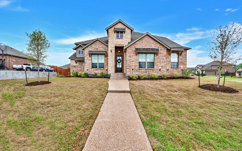 1045 Kreece Drive, Hewitt, Texas image 1