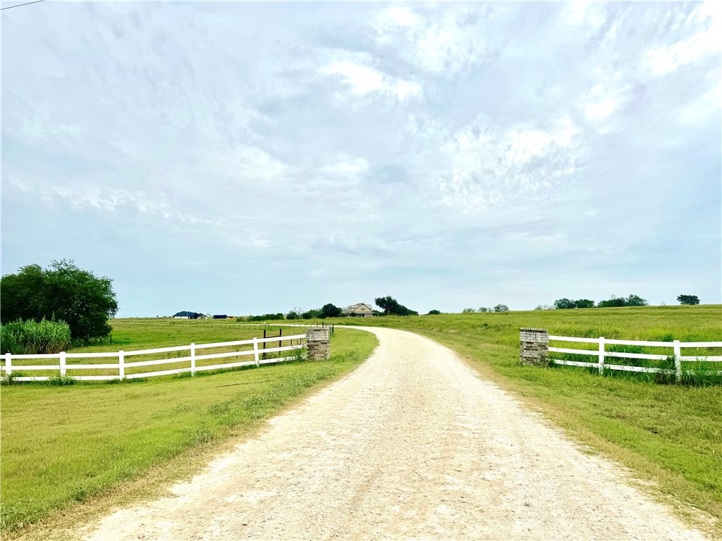 000 Mockingbird Drive, Mount Calm, Texas image 1