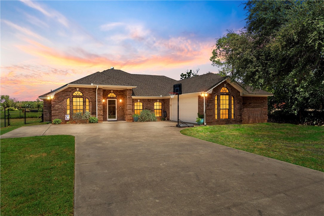 1403 Golf Course Road, Gatesville, Texas image 1